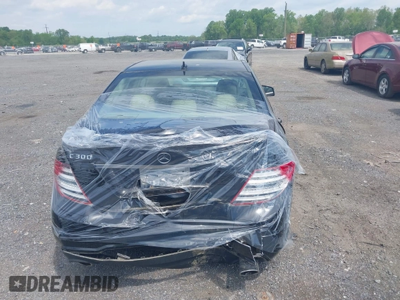 2013 Mercedes-Benz C 300 Sport z VIN WDDGF8ABXDR289715, wystawiony jako IAAI lot #42178866 z przebiegiem 67 658 mil mil oraz . Historia ofert i sprzedaży dostępna na DreamBid. Obrazek 16.