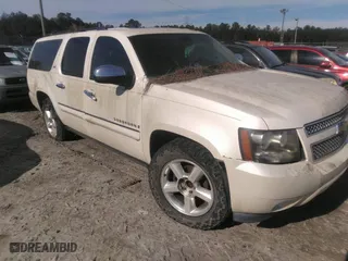 2008 Chevrolet Suburban LTZ with VIN 1GNFC16J28R219015, listed as a IAAI auction lot 41110111 with 1 mi miles. Bid and sale history available at carsss.com. Image 1.