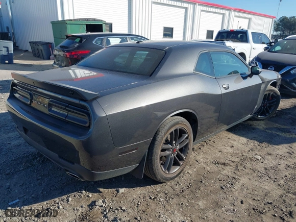 2019 Dodge Challenger SXT with VIN 2C3CDZGGXKH683563, listed as a IAAI auction lot 41320137 with 60,490 mi miles. Bid and sale history available at carsss.com. Image 4.