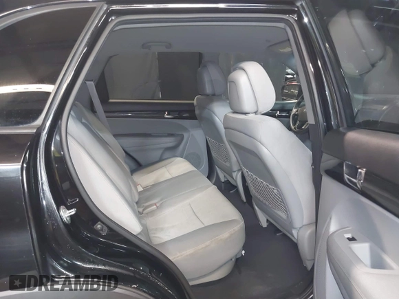 2013 Kia Sorento LX with VIN 5XYKT4A29DG338181, listed as a IAAI auction lot 41686858 with 147,629 mi miles. Bid and sale history available at carsss.com. Image 8.