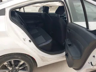 2023 Nissan Versa SV z VIN 3N1CN8EV9PL838576, wystawiony jako IAAI lot #42080373 z przebiegiem 28 542 mil mil oraz . Historia ofert i sprzedaży dostępna na DreamBid. Obrazek 8.