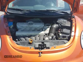 2010 Volkswagen New Beetle Coupe with VIN 3VWRW3AG6AM029534, listed as a IAAI auction lot 41925044 with 163,708 mi miles. Bid and sale history available at carsss.com. Image 10.