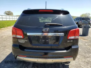 2013 Kia Sorento SX z VIN 5XYKW4A29DG382771, wystawiony jako Copart lot #55823745 z przebiegiem 279 700 mil mil oraz Szkoda całkowita • Salvage title. Historia ofert i sprzedaży dostępna na DreamBid. Obrazek 6.
