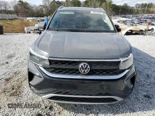 2022 Volkswagen Taos SE z VIN 3VVRX7B20NM075703, wystawiony jako Copart lot #48918865 z przebiegiem 51 257 mil mil oraz Szkody całkowita. Historia ofert i sprzedaży dostępna na DreamBid. Obrazek 5.