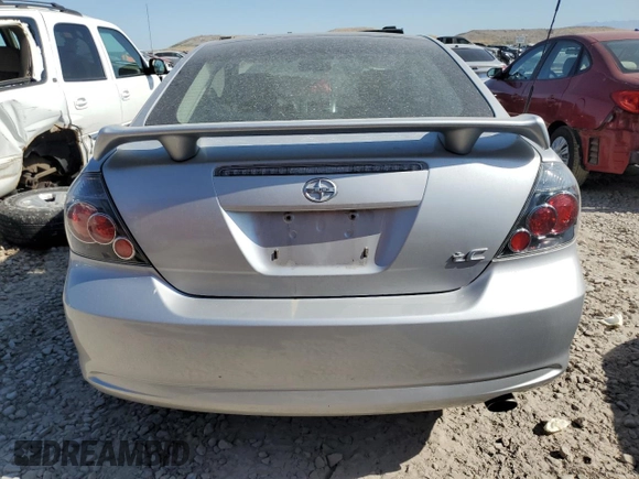 2009 Scion tC z VIN JTKDE167590296040, wystawiony jako Copart lot #58440895 z przebiegiem 171 825 mil mil oraz Szkoda całkowita • Salvage title. Historia ofert i sprzedaży dostępna na DreamBid. Obrazek 6.