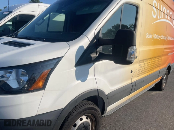 2023 Ford Transit Cargo z VIN 1FTBR1X85PKC00581, wystawiony jako IAAI lot #42900680 z przebiegiem 8 386 mil mil oraz . Historia ofert i sprzedaży dostępna na DreamBid. Obrazek 14.