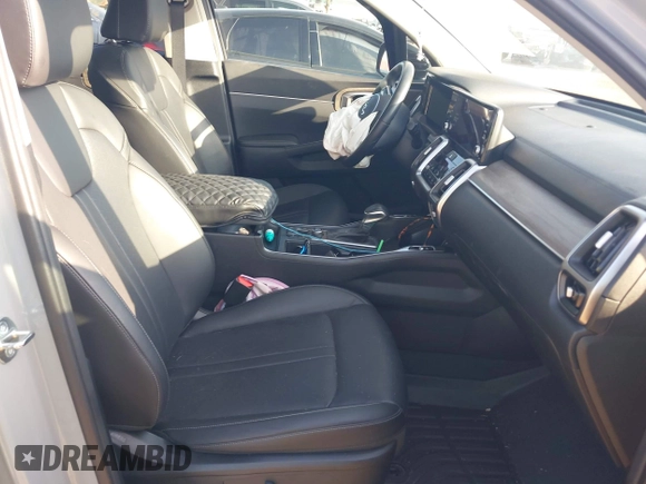 2023 Kia Sorento EX z VIN 5XYRH4LF9PG205862, wystawiony jako IAAI lot #42308924 z przebiegiem 19 433 mil mil oraz . Historia ofert i sprzedaży dostępna na DreamBid. Obrazek 5.