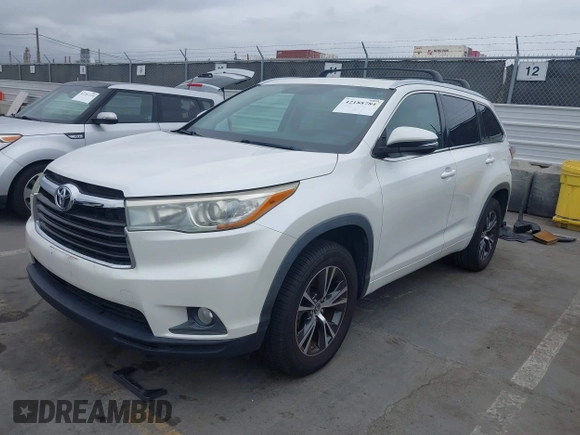 2016 Toyota Highlander XLE z VIN 5TDKKRFH0GS159225, wystawiony jako IAAI lot #42188784 z przebiegiem Nie podano mil oraz . Historia ofert i sprzedaży dostępna na DreamBid. Obrazek 2.