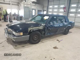 1989 Cadillac DeVille z VIN 1G6CD5159K4356924, wystawiony jako IAAI lot #41526057 z przebiegiem 148 134 mil mil oraz . Historia ofert i sprzedaży dostępna na DreamBid. Obrazek 18.