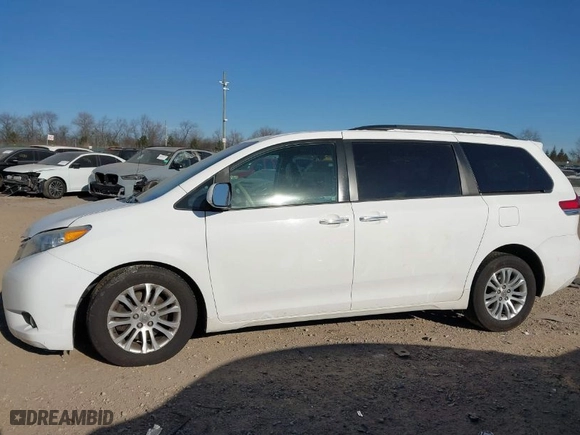 2013 Toyota Sienna XLE AAS with VIN 5TDYK3DC3DS308298, listed as a IAAI auction lot 41292280 with 165,638 mi miles. Bid and sale history available at carsss.com. Image 14.