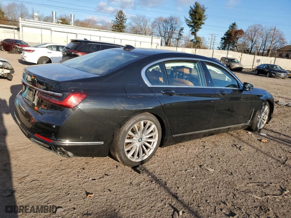 2020 BMW 7 Series 740i xDrive with VIN WBA7T4C04LCD18344, listed as a Copart auction lot 82823384 with 0 mi miles and Salvage Title. Bid and sale history available at carsss.com. Image 3.