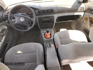 2001 Volkswagen Passat z VIN WVWAC63B91P019327, wystawiony jako Copart lot #48207895 z przebiegiem 147 065 mil mil oraz Szkoda całkowita • Salvage title. Historia ofert i sprzedaży dostępna na DreamBid. Obrazek 8.