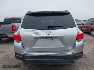 2011 Toyota Highlander with VIN 5TDZK3EH9BS030051, listed as a IAAI auction lot 41436897 with 253,513 mi miles. Bid and sale history available at carsss.com. Image 17.