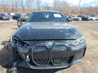 2024 BMW i4 xDrive40 z VIN WBY83FB04RFT19615, wystawiony jako IAAI lot #41679918 z przebiegiem 3 883 mil mil oraz . Historia ofert i sprzedaży dostępna na DreamBid. Obrazek 12.