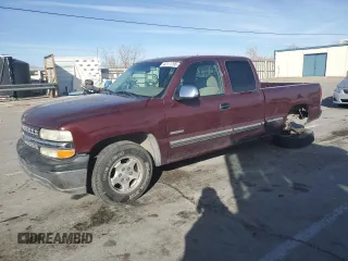 2001 Chevrolet Silverado 1500 LS with VIN 2GCEC19T911264923, listed as a Copart auction lot 42111795 with 105,426 mi miles and Salvage Title. Bid and sale history available at carsss.com. Image 1.