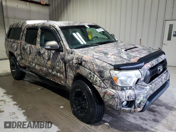 2015 Toyota Tacoma with VIN 5TFLU4EN2FX130150, listed as a Copart auction lot 43867045 with 135,843 mi miles and Salvage title. Bid and sale history available at DreamBid. Image 4.