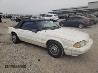 1993 Ford Mustang z VIN 1FACP44M1PF202775, wystawiony jako Copart lot #49049695 z przebiegiem 7 901 mil mil oraz Czysty tytuł • Clean title. Historia ofert i sprzedaży dostępna na DreamBid. Obrazek 4.