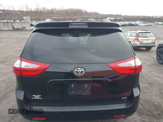 2017 Toyota Sienna XLE Auto Access Seat with VIN 5TDYZ3DC4HS886380, listed as a IAAI auction lot 41819662 with 382,793 mi miles. Bid and sale history available at carsss.com. Image 16.