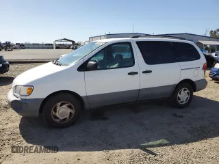 2000 Toyota Sienna LE with VIN 4T3ZF13C2YU254124, listed as a Copart auction lot 52034205 with 178,072 mi miles and Clean Title. Bid and sale history available at carsss.com. Image 1.