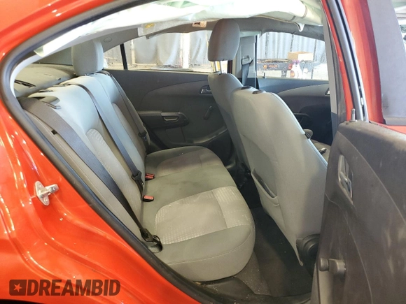 2012 Chevrolet Sonic LS z VIN 1G1JA5SHXC4115017, wystawiony jako Copart lot #54896935 z przebiegiem 167 219 mil mil oraz Szkoda całkowita • Salvage title. Historia ofert i sprzedaży dostępna na DreamBid. Obrazek 10.