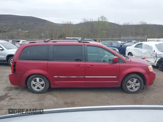 2009 Dodge Grand Caravan SXT z VIN 2D8HN54X69R593635, wystawiony jako IAAI lot #39235325 z przebiegiem 207 996 mil mil oraz . Historia ofert i sprzedaży dostępna na DreamBid. Obrazek 13.