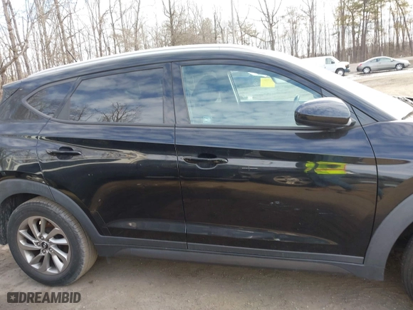 2016 Hyundai Tucson SE with VIN KM8J3CA42GU168610, listed as a IAAI auction lot 41639335 with 86,920 mi miles. Bid and sale history available at carsss.com. Image 12.