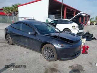 2025 Tesla Model 3 Long Range с VIN 5YJ3E1EA9SF925113, выставлен на аукционе IAAI как лот 42613122 с пробегом 10 779 миль миль и . История ставок и продаж доступна на DreamBid. Изображение 1.