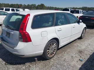 2009 Volvo V50 2.4L with VIN YV1MW382892471977, listed as a IAAI auction lot 41766254 with 273,103 mi miles. Bid and sale history available at carsss.com. Image 4.