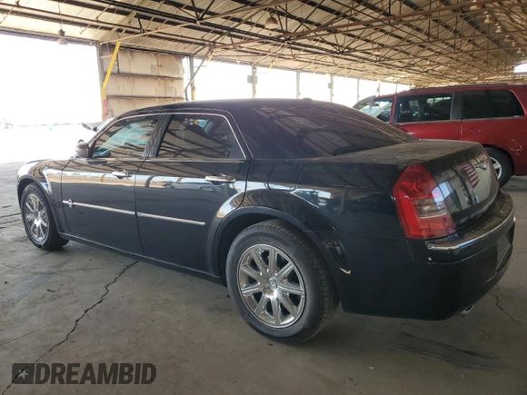 2007 Chrysler 300 C z VIN 2C3LA63H67H776240, wystawiony jako Copart lot #54267355 z przebiegiem 121 357 mil mil oraz Szkoda całkowita • Salvage title. Historia ofert i sprzedaży dostępna na DreamBid. Obrazek 2.