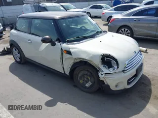 2013 MINI Hardtop z VIN WMWSU3C58DT547783, wystawiony jako IAAI lot #41935058 z przebiegiem 170 946 mil mil oraz . Historia ofert i sprzedaży dostępna na DreamBid. Obrazek 1.