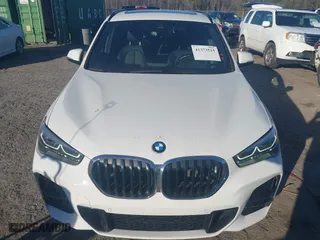 2021 BMW X1 xDrive28i with VIN WBXJG9C04M5S84454, listed as a IAAI auction lot 41373515 with 45,030 mi miles. Bid and sale history available at carsss.com. Image 6.