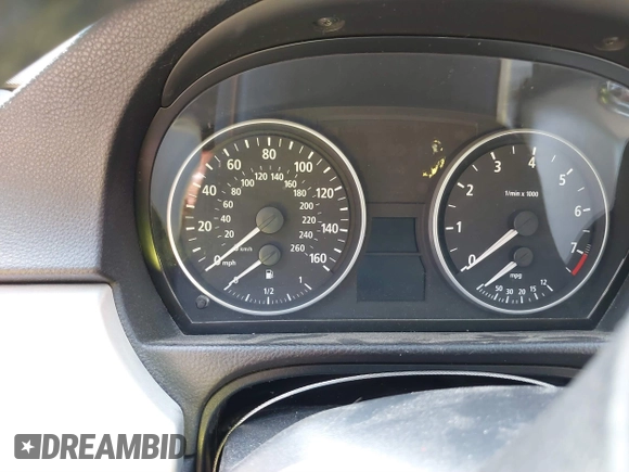 2006 BMW 3 Series 330xi with VIN WBAVD33526KV66805, listed as a IAAI auction lot 40047893 with 167,625 mi miles. Bid and sale history available at carsss.com. Image 7.
