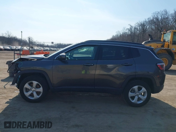 2019 Jeep Compass Latitude with VIN 3C4NJDBB2KT787029, listed as a IAAI auction lot 41704303 with 45,492 mi miles. Bid and sale history available at carsss.com. Image 15.