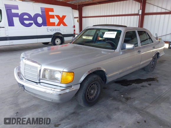 1983 Mercedes-Benz 300 SD z VIN WDBCB20A8DB035826, wystawiony jako IAAI lot #42420681 z przebiegiem 265 601 mil mil oraz . Historia ofert i sprzedaży dostępna na DreamBid. Obrazek 2.