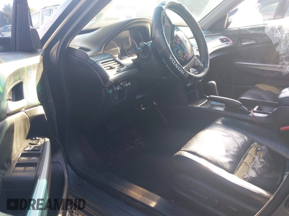2009 Honda Accord EX-L z VIN 1HGCP26809A101596, wystawiony jako IAAI lot #42262801 z przebiegiem 212 808 mil mil oraz . Historia ofert i sprzedaży dostępna na DreamBid. Obrazek 5.
