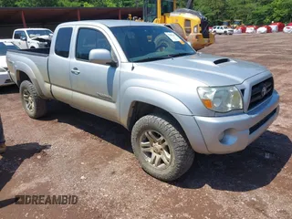 2006 Toyota Tacoma z VIN 5TEUU42N86Z219674, wystawiony jako IAAI lot #42251304 z przebiegiem 196 165 mil mil oraz . Historia ofert i sprzedaży dostępna na DreamBid. Obrazek 1.