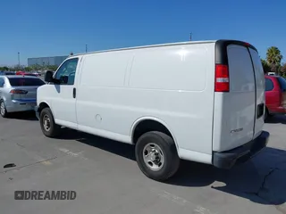 2021 Chevrolet Express Cargo z VIN 1GCWGAFP5M1154767, wystawiony jako IAAI lot #42603834 z przebiegiem 129 116 mil mil oraz . Historia ofert i sprzedaży dostępna na DreamBid. Obrazek 3.
