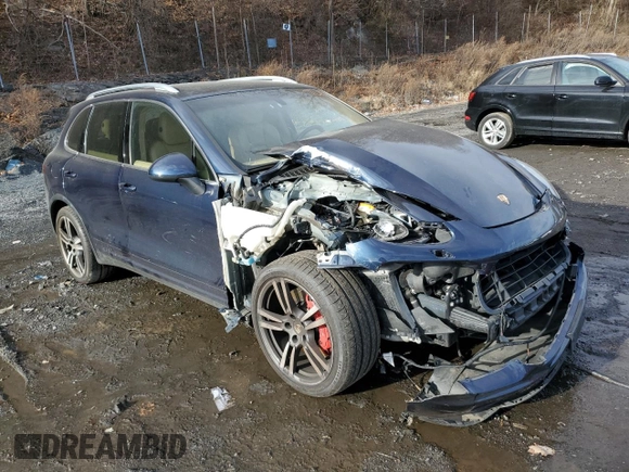 2012 Porsche Cayenne Turbo z VIN WP1AC2A29CLA83629, wystawiony jako Copart lot #83067994 z przebiegiem Nie podano mil oraz Szkoda całkowita • Salvage title. Historia ofert i sprzedaży dostępna na DreamBid. Obrazek 4.