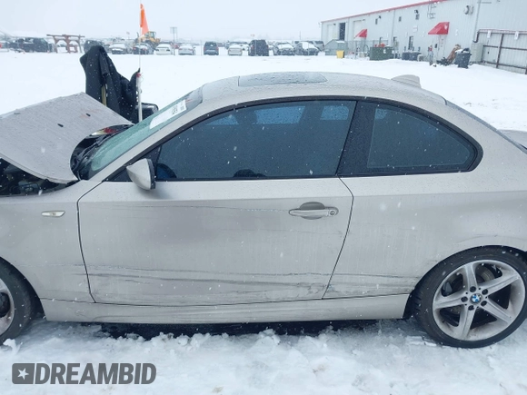 2008 BMW 1 Series 135i with VIN WBAUC73558VF22727, listed as a IAAI auction lot 41590354 with 81,362 mi miles. Bid and sale history available at carsss.com. Image 15.