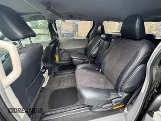 2012 Toyota Sienna SE z VIN 5TDXK3DC5CS181936, wystawiony jako Copart lot #58632215 z przebiegiem 115 295 mil mil oraz Czysty tytuł • Clean title. Historia ofert i sprzedaży dostępna na DreamBid. Obrazek 7.