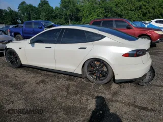 2013 Tesla Model S с VIN 5YJSA1CG2DFP25370, выставлен на аукционе Copart как лот 64003825 с пробегом 85 656 миль миль и Списание • Salvage title. История ставок и продаж доступна на DreamBid. Изображение 2.