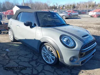 2021 MINI Convertible Cooper S z VIN WMWWJ5C0XM3N16089, wystawiony jako IAAI lot #41434563 z przebiegiem 35 967 mil mil oraz . Historia ofert i sprzedaży dostępna na DreamBid. Obrazek 1.
