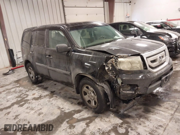 2011 Honda Pilot LX with VIN 5FNYF4H21BB022527, listed as a IAAI auction lot 41617546 with 158,518 mi miles. Bid and sale history available at carsss.com. Image 1.