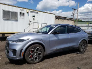 2022 Ford Mustang Mach-E GT z VIN 3FMTK4SE6NMA31440, wystawiony jako Copart lot #55771295 z przebiegiem 29 176 mil mil oraz Szkody całkowita. Historia ofert i sprzedaży dostępna na DreamBid. Obrazek 1.