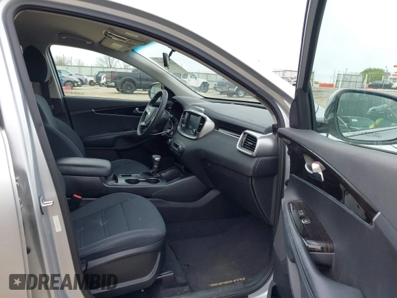 2019 Kia Sorento LX V6 with VIN 5XYPG4A5XKG489337, listed as a IAAI auction lot 41848949 with 101,510 mi miles. Bid and sale history available at carsss.com. Image 5.