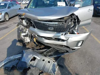 2015 Kia Sorento EX with VIN 5XYKU4A73FG627715, listed as a IAAI auction lot 41474300 with 51,940 mi miles. Bid and sale history available at carsss.com. Image 6.
