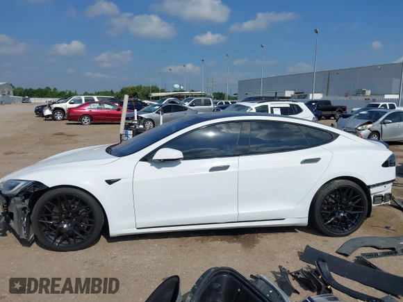 2016 Tesla Model S 70 z VIN 5YJSA1E11GF159425, wystawiony jako IAAI lot #42377639 z przebiegiem 79 767 mil mil oraz . Historia ofert i sprzedaży dostępna na DreamBid. Obrazek 15.