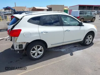 2011 Nissan Rogue SV z VIN JN8AS5MT7BW179433, wystawiony jako IAAI lot #42041364 z przebiegiem 110 197 mil mil oraz . Historia ofert i sprzedaży dostępna na DreamBid. Obrazek 4.