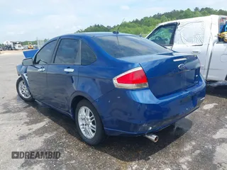 2008 Ford Focus SE z VIN 1FAHP35N38W110236, wystawiony jako IAAI lot #42055686 z przebiegiem 199 602 mil mil oraz . Historia ofert i sprzedaży dostępna na DreamBid. Obrazek 3.