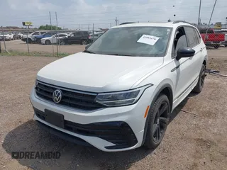 2024 Volkswagen Tiguan SE R-Line Black z VIN 3VVCB7AX5RM053896, wystawiony jako IAAI lot #41883670 z przebiegiem 11 239 mil mil oraz . Historia ofert i sprzedaży dostępna na DreamBid. Obrazek 19.
